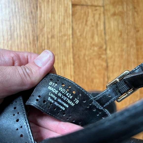 Cole Haan Black leather thong sandals, US 7. - Picture 4 of 6